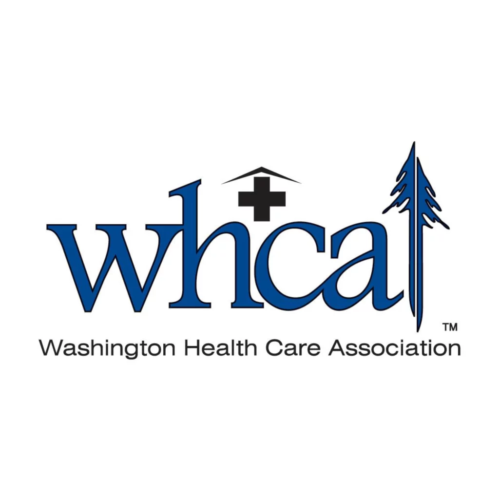 Logotipo de la Washington Health Care Association. En letras grandes de color azul se lee “whca” con el dibujo de un árbol a la derecha. Encima de las letras, en negro, hay una imagen prediseñada de un tejado negro con un signo “más” debajo. Debajo aparece el texto “Washington Health Care Association”.